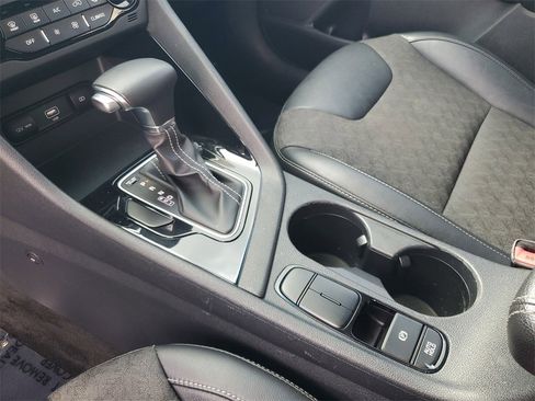 Used 2020 Kia Niro Touring image 20