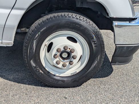 Certified 2024 Ford E-350 and Econoline 350 Super Duty w/ Power Windows & Locks Group image 12