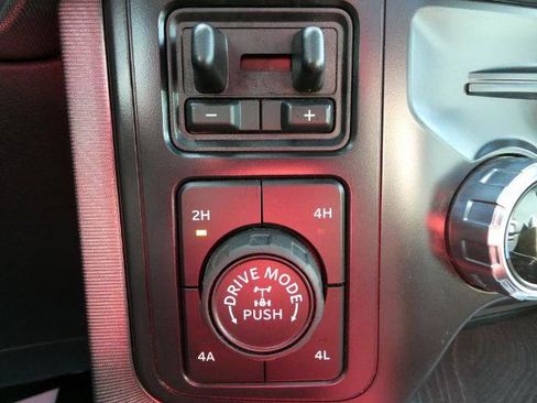 Certified 2022 Ford F150 Platinum w/ Equipment Group 701A High image 31