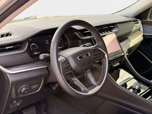 Used 2022 Jeep Grand Cherokee L Limited AWD/4WD image 12