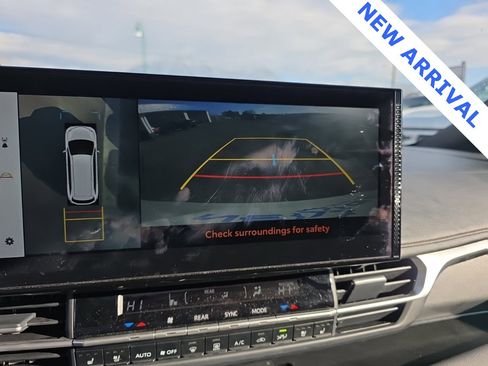 Used 2025 Toyota Sienna Platinum image 27