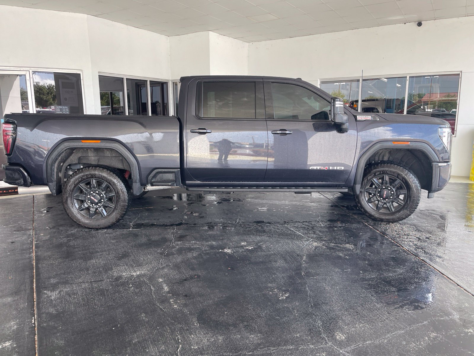 Used 2025 GMC Sierra 3500 AT4 w/ AT4 Premium Plus Package AWD/4WD image 9