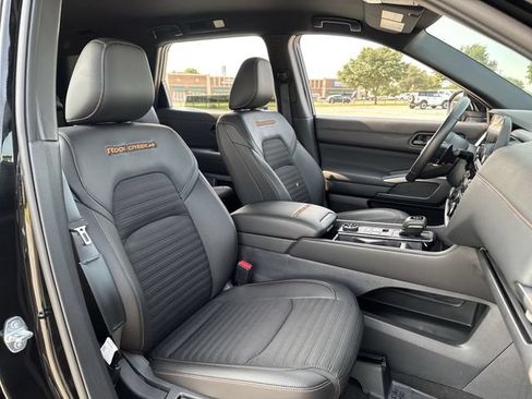 Used 2025 Nissan Pathfinder Rock Creek AWD/4WD image 24