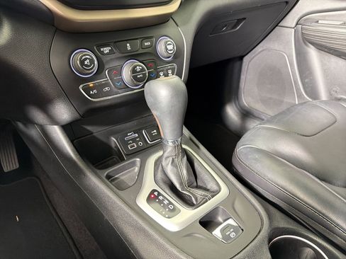 Used 2017 Jeep Cherokee Limited image 15