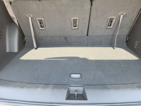 Used 2023 Chevrolet Traverse LT FWD image 25