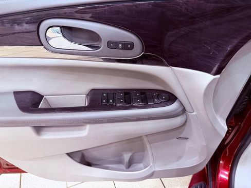 Used 2015 Buick Enclave Leather FWD image 18