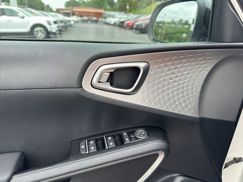 Certified 2025 Kia Soul S FWD image 13