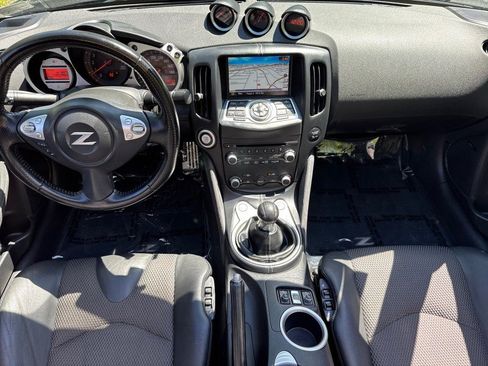 Used 2010 Nissan 370Z Touring w/ Sport Pkg RWD image 21