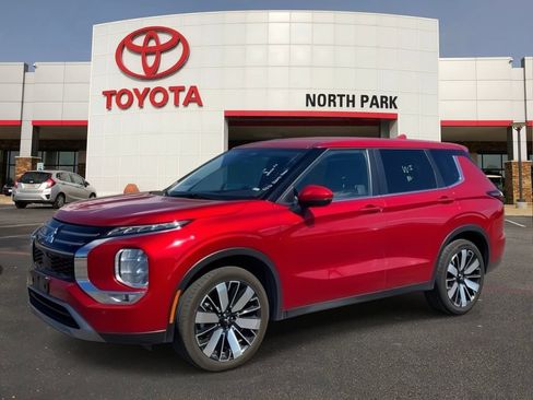 Used 2025 Mitsubishi Outlander SE FWD image 1