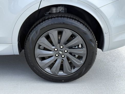 New 2025 Land Rover Discovery Sport S image 9