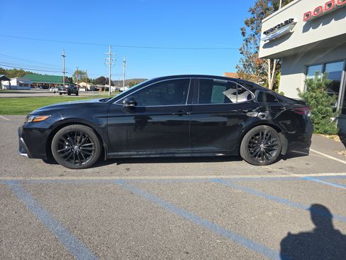 Used 2023 Toyota Camry XSE image 6