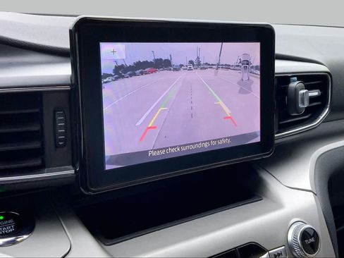 Used 2021 Ford Explorer XLT w/ Equipment Group 202A RWD image 28