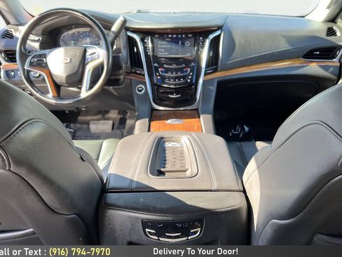 Used 2017 Cadillac Escalade ESV Premium Luxury AWD/4WD image 17