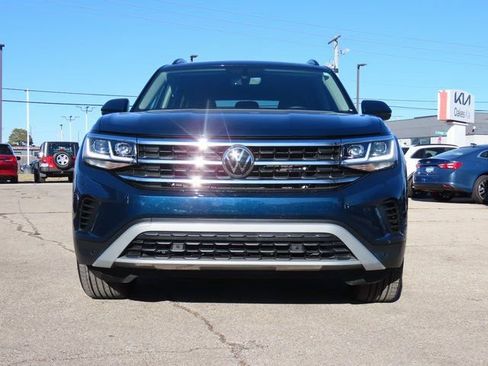 Used 2023 Volkswagen Atlas SE image 2