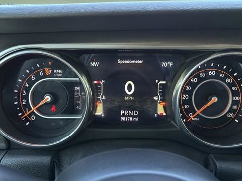Used 2018 Jeep Wrangler Unlimited Sahara AWD/4WD image 12
