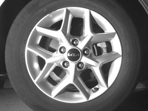 Used 2025 Kia Soul LX w/ LX Technology Package FWD image 13