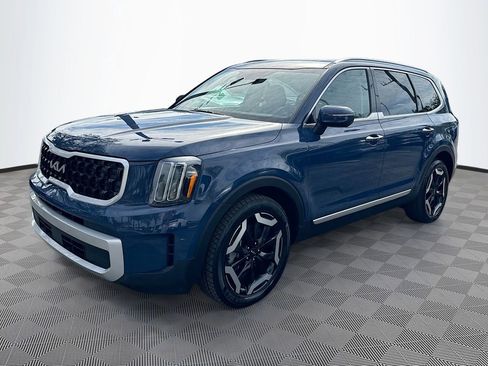 Used 2025 Kia Telluride S image 4