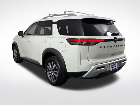 Used 2024 Nissan Pathfinder SL w/ Black Appearance Package FWD image 10