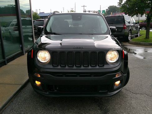 Used 2017 Jeep Renegade Altitude FWD image 2