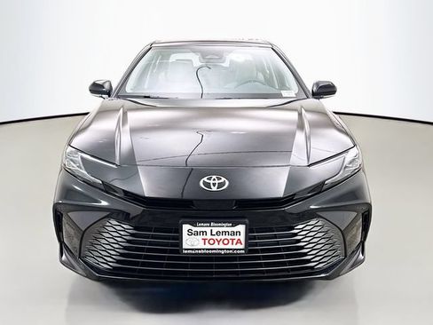 Used 2026 Toyota Camry XLE AWD/4WD image 2