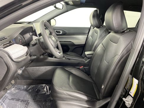 Used 2023 Jeep Compass Latitude AWD/4WD image 14