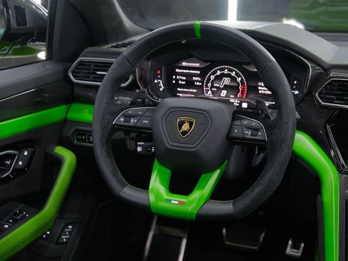 Used 2022 Lamborghini Urus AWD/4WD image 48