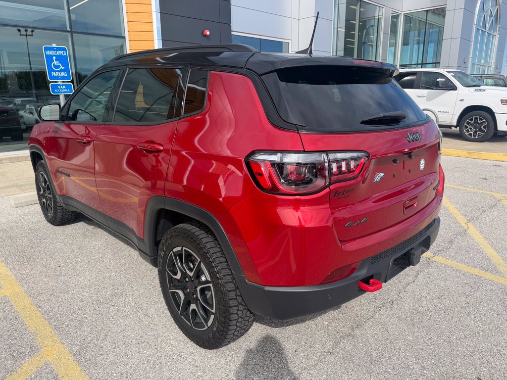 Used 2026 Jeep Compass Trailhawk w/ Trailer Tow Group AWD/4WD image 3