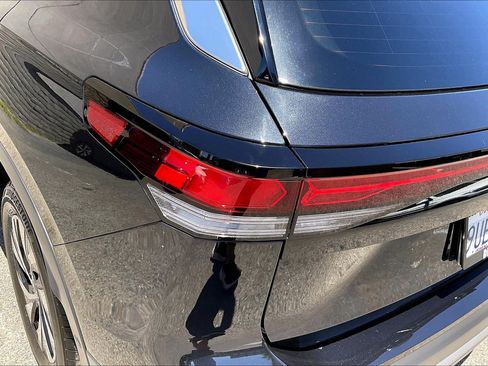 Certified 2025 Volkswagen Tiguan S AWD/4WD image 28