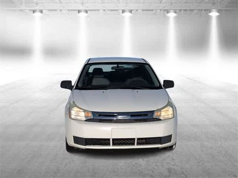 Used 2010 Ford Focus SE image 3