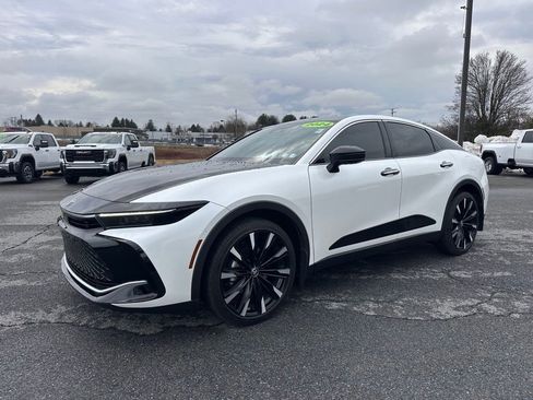 Used 2024 Toyota Crown Platinum image 2