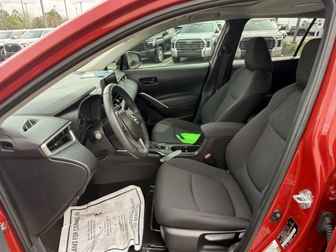Certified 2024 Toyota Corolla Cross LE w/ Moonroof Package FWD image 13