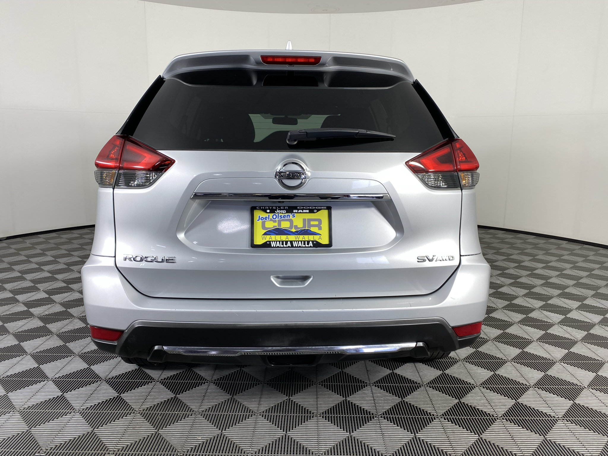 Used 2018 Nissan Rogue SV AWD/4WD image 6