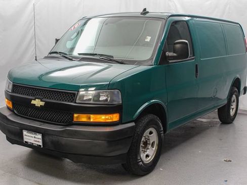 Used 2019 Chevrolet Express 3500 w/ Driver Convenience Package RWD image 6