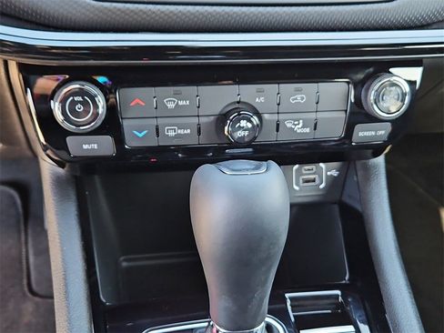 New 2026 Jeep Compass Latitude image 28