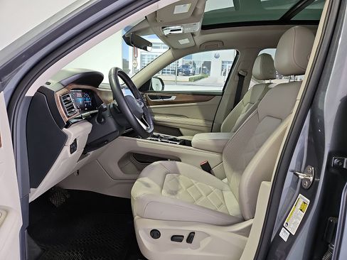 Certified 2024 Volkswagen Atlas SE w/ Panoramic Sunroof Package FWD image 16