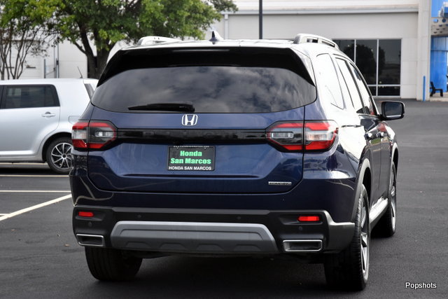 Used 2024 Honda Pilot Touring image 4