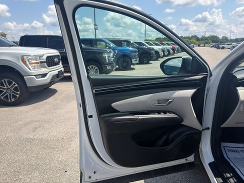 Used 2022 Hyundai Tucson SEL FWD image 9