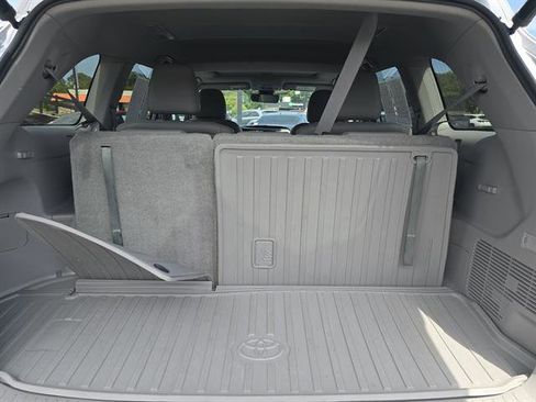 Used 2019 Toyota Highlander XLE image 12