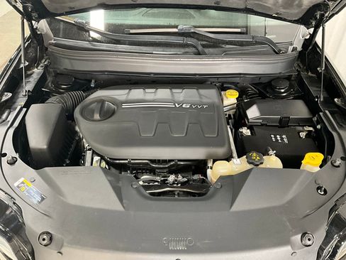 Used 2019 Jeep Cherokee Limited AWD/4WD image 13