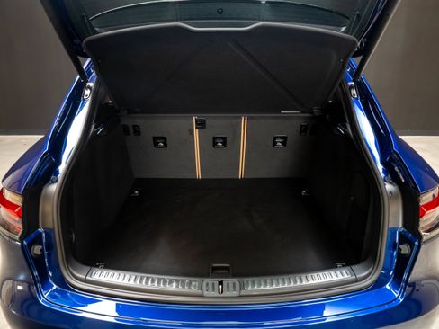 Certified 2026 Porsche Macan AWD/4WD image 42