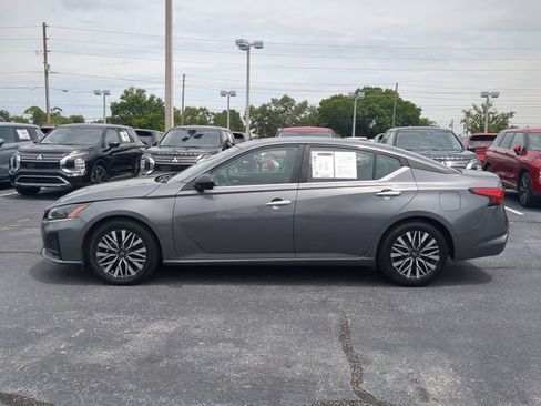 Used 2024 Nissan Altima 2.5 SV FWD image 9