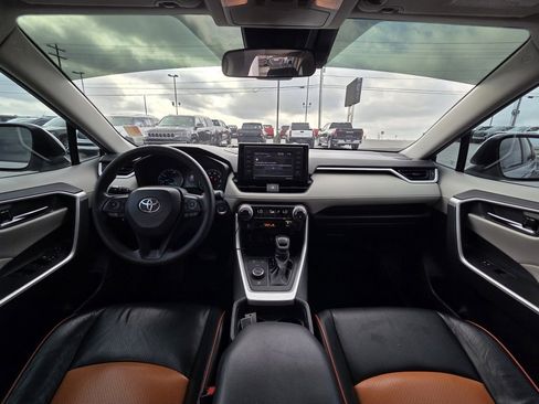Used 2020 Toyota RAV4 XLE image 26