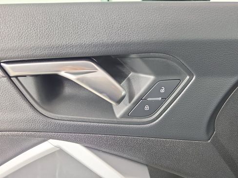 Certified 2025 Audi Q3 2.0T Premium Plus w/ Premium Plus Package AWD/4WD image 19