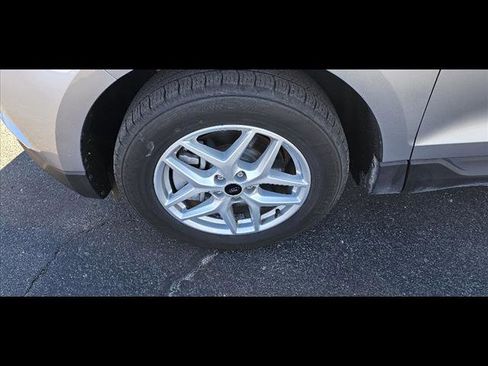 Used 2023 Ford Edge SEL image 9