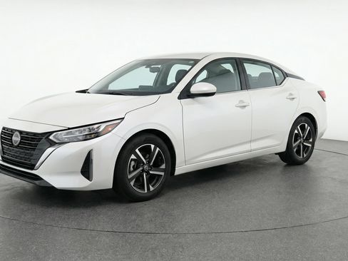 Used 2025 Nissan Sentra SV image 3