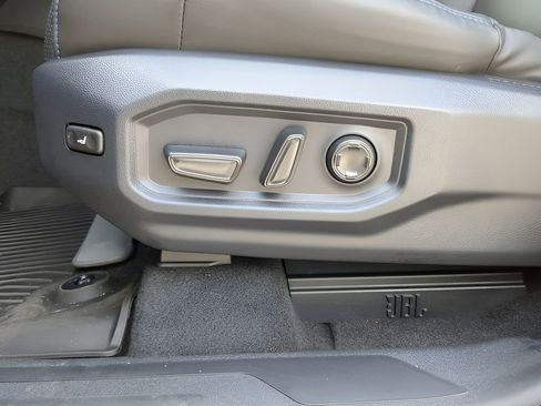 New 2025 Toyota Tundra Platinum AWD/4WD image 19