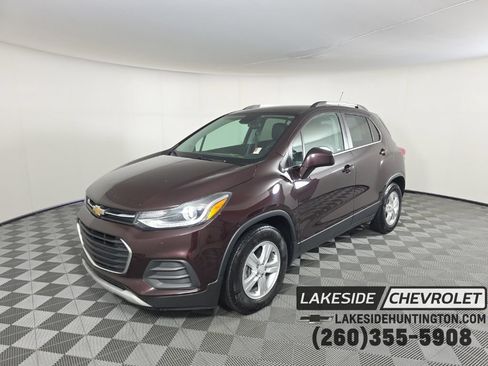 Used 2020 Chevrolet Trax LT w/ Driver Confidence Package FWD image 1