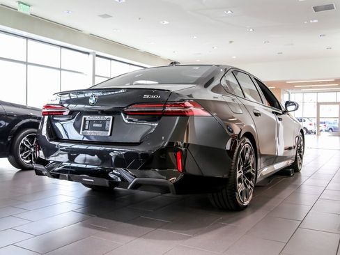 Used 2026 BMW 530i xDrive w/ M Sport Package image 4