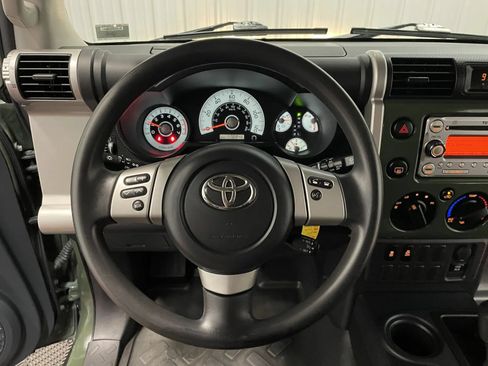 Used 2014 Toyota FJ Cruiser 2WD w/ Convenience Package image 18