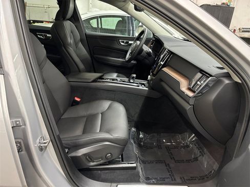 Certified 2023 Volvo XC60 B5 Plus w/ Climate Package image 19